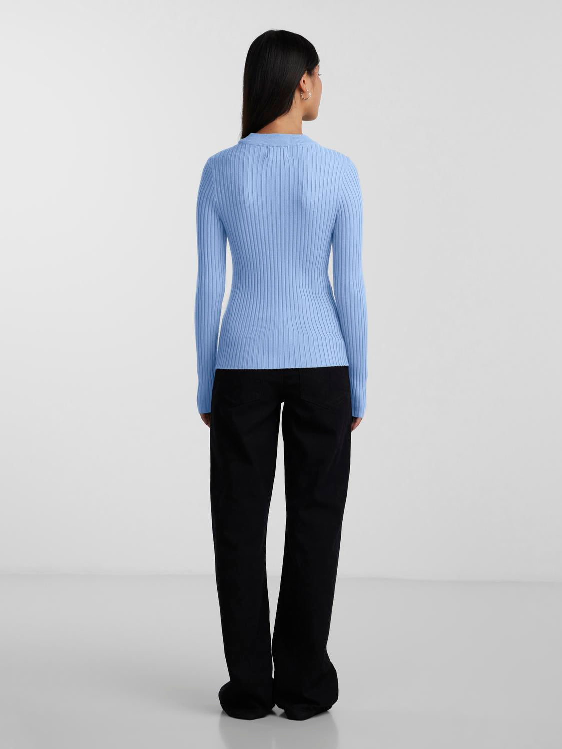model_shot-back